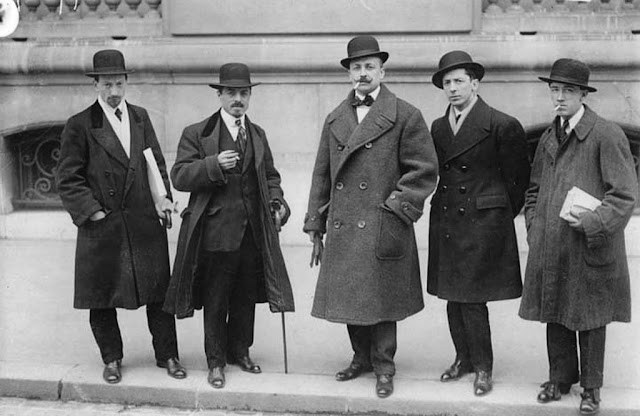 Fotografía de Severini, Boccioni, Marinetti, Carrá y Russolo hacia 1910