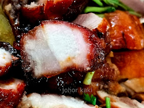 Best 10 Roast Pork in JB Malaysia. Restoran Oktober in Johor Jaya Bakawali 洪记烧腊鸡饭