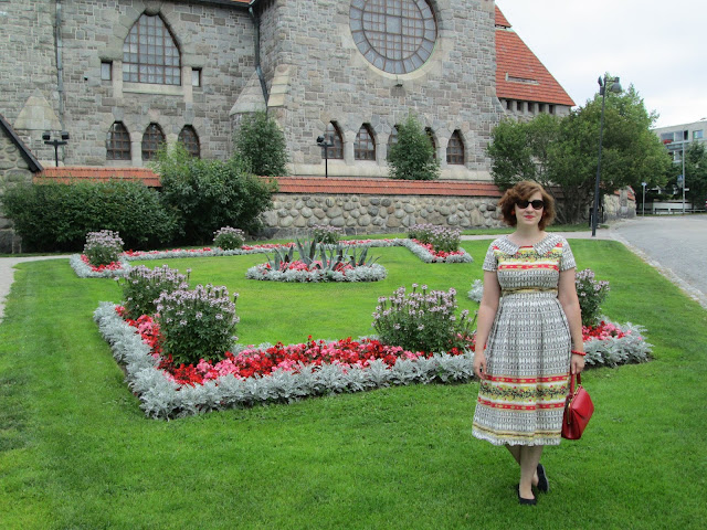 Tampere cathedral 50's cotton dress red bag vintage