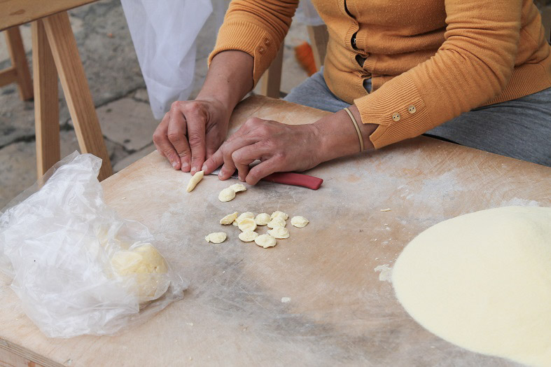 La via delle orecchiette a Bari