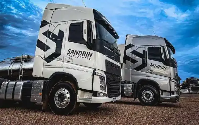 Caminhões Volvo FH Sandrin Transpores