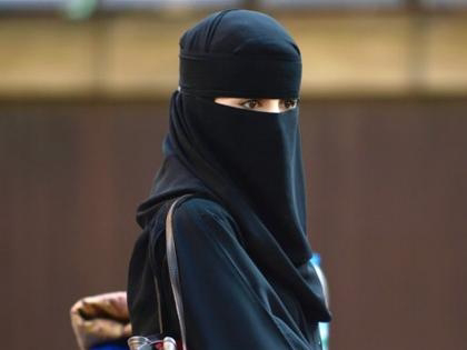 Hijab Row: मध्यप्रदेश के इस कॉलेज में हिजाब पहनकर आई छात्रा  को लेकर हुआ विवाद,छात्रों ने किया हंगामा