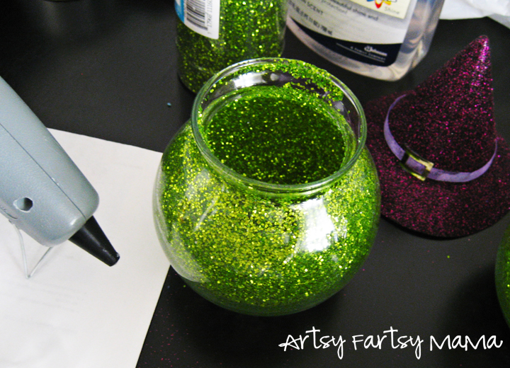 Eek! Witchy Jars at artsyfartsymama.com #Halloween