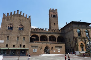 Palacio del Rey Enzo, Torre dell'Arengo y Palacio del Podestà.