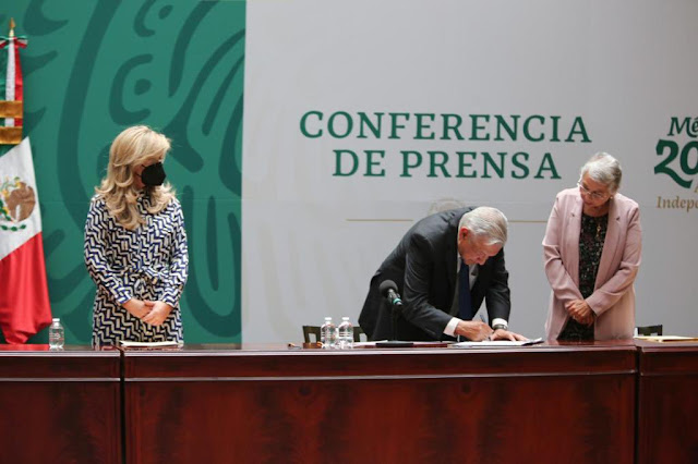 AMLO firma con Ejecutivos estatales Acuerdo Nacional por la Democracia