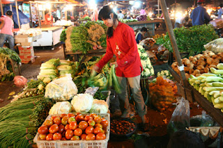 Suasana pasar tradisional