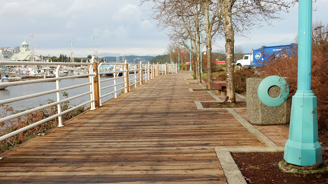   The sun had been out long enough that the boardwalk was dry and no longer slippery (2015-12-08)