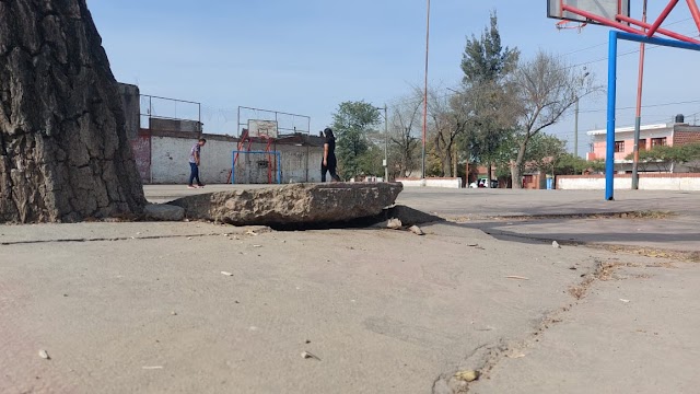 Preocupante deterioro del polideportivo del barrio 23 de Agosto 