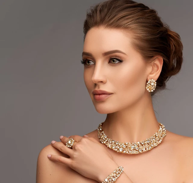Tips & Tricks to Choose the Right Jewelry for Any Outfit