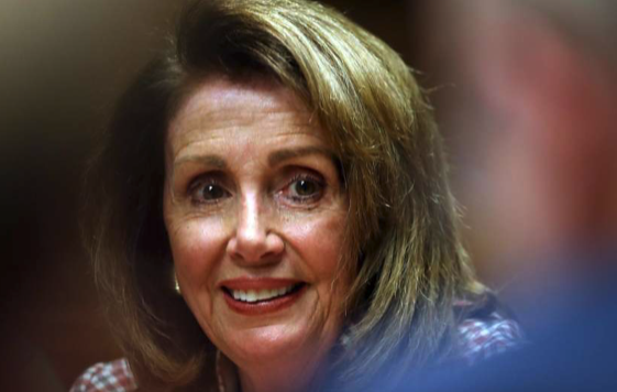 Pelosi says politicians could learn from drag queens