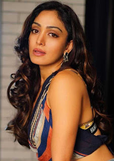 bold and beautiful style of newcomer actress khushali kumar