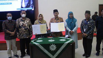 Gandeng UHAMKA, Pontren Kauman Muhammadiyah Bedah Buku <i>"Kulliyatul Mubalighien Dari Padang Panjang untuk Indonesia"</i> dan Tandatangani MOU