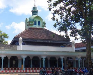 Sholat Tarawih Tercepat di Masjid Pondok Pesantren Mambaul Hikam