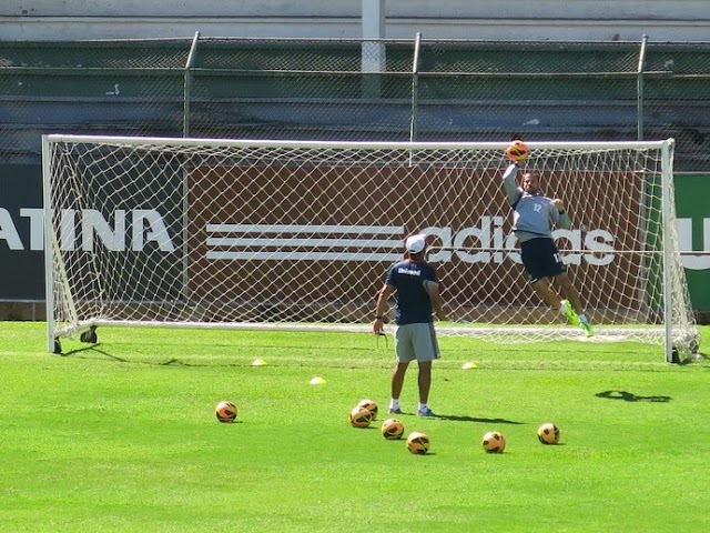 Agora nas laranjeiras: Diego Cavalieri treina só com a mão direita, e Dorival barra Edinho no Flu