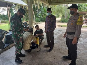 Cegah Penyebaran covid-19, Fasilitas umum di Desa sekernan Di semprot Petugas