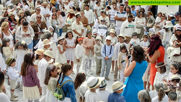 Indianitos e indianitas viven la ilusión de la gran fiesta de los carnavales de Santa Cruz de La Palma