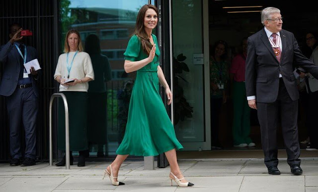 Princess of Wales wore a new Flippy wiggle emerald dress by Suzannah. She wears her Accessorize textured drop earrings