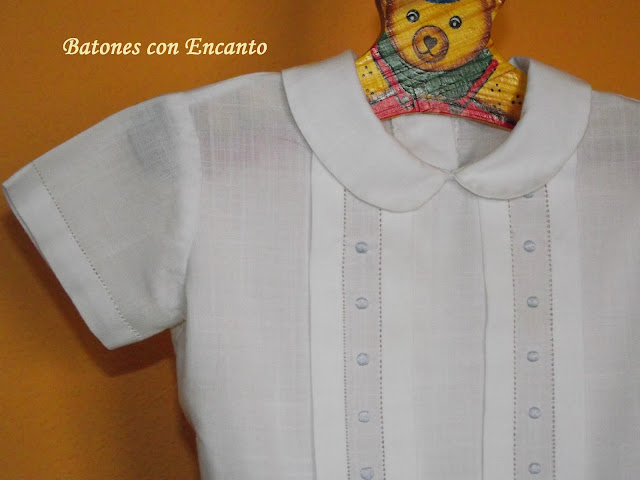 http://batonesconencanto.blogspot.com.es/2014/01/conjunto-de-bebe-con-bodoques-y-calados.html