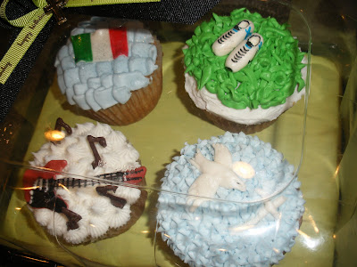 Site Blogspot  Nike Shoe Customize on And Fondant Decorations Italy Flag Nike Shoes Cross With Dove And