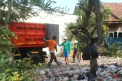 Pemdes Pasirkaliki Ajak Perangkat Bersihkan Sampah di Dusun Sempur