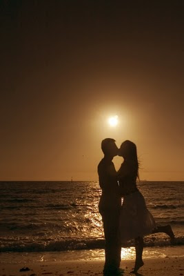 beach couple kissing sunset