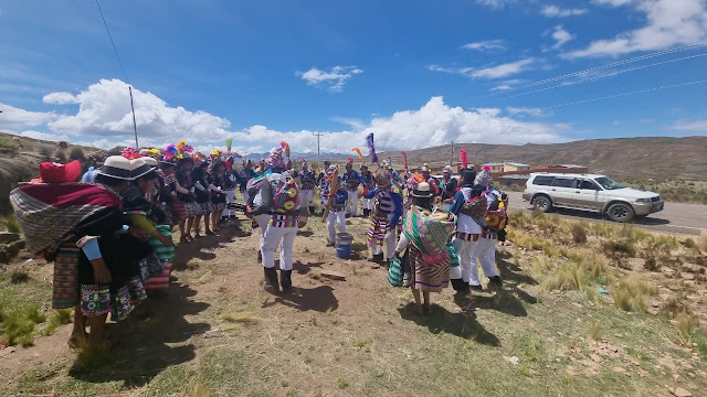 In diesen Gegenden von „Macha“ nördlich von Potosí-Bolivien hat der Karneval bereits begonnen