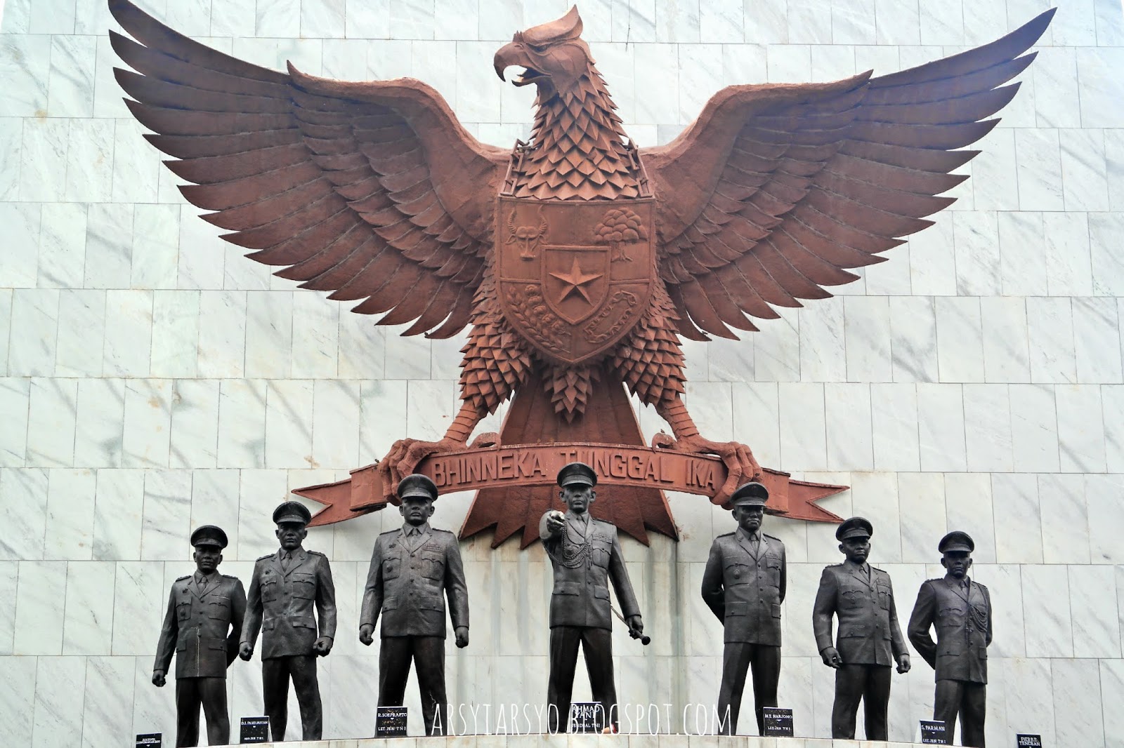 Ini Monumen monumen Pancasila di Indonesia Lambang Negara 