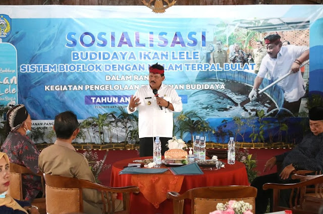 Plt Bupati Nganjuk Marhaen Djumadi memberikan arahan dalam kegiatan diskusi bersama Pokdakan di Pendopo KRT Sosro Koesoemo, Selasa 19 Juli 2022