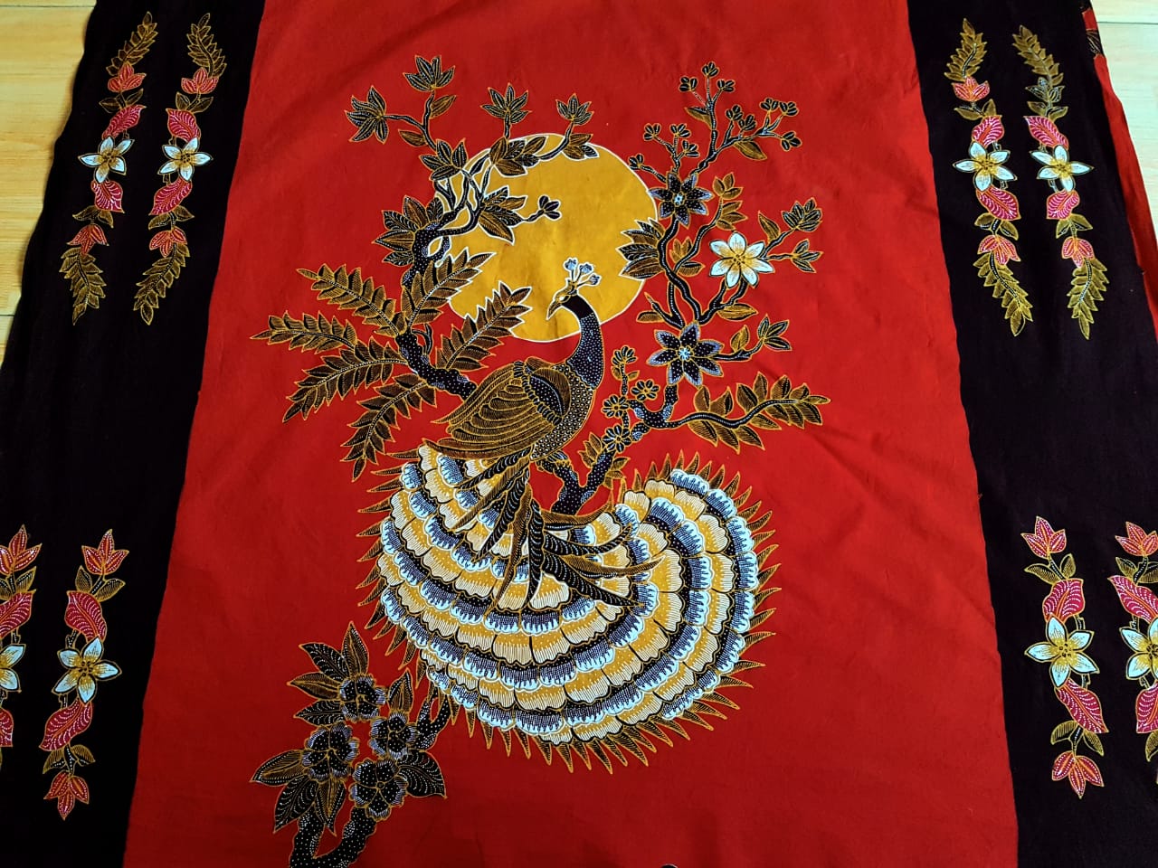Download Mock Up Kemeja Batik Lengan Panjang ~ GOLDEN