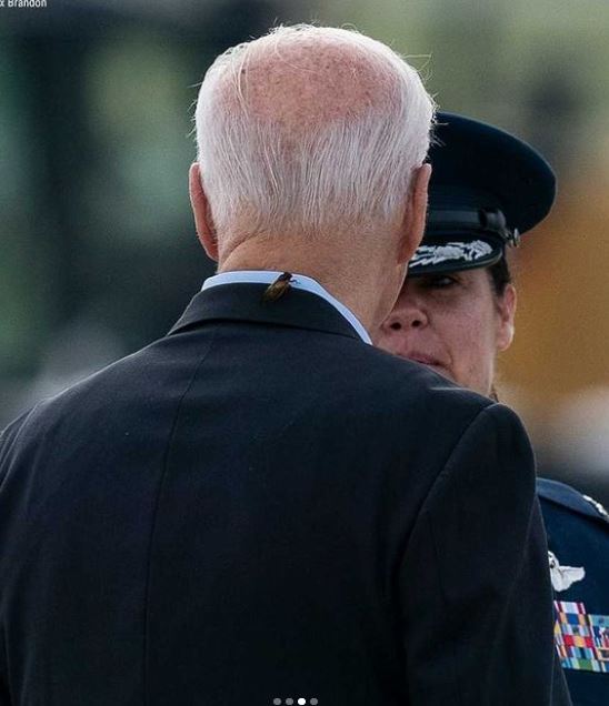 Watch the cicadas attack Biden during his first trip outside America US President Joe Biden had a funny situation when he was attacked by giant cicadas while he was at the airport before his first trip outside the United States of America to Europe, to attend the G7 summit.