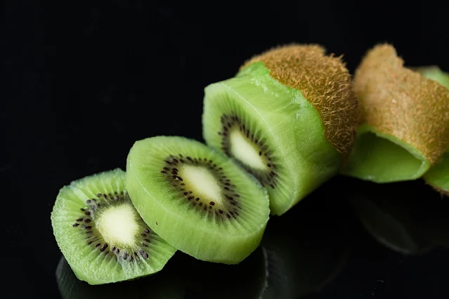 Buah Kiwi: Sumber Vitamin C yang Penuh Warna, Khasiat Unik yang Membuatnya Istimewa