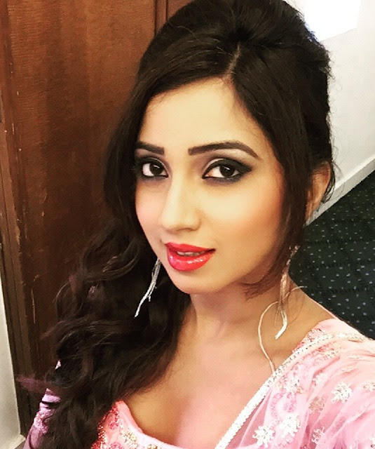 Beautiful Singer Shreya Ghoshal Wallpaper