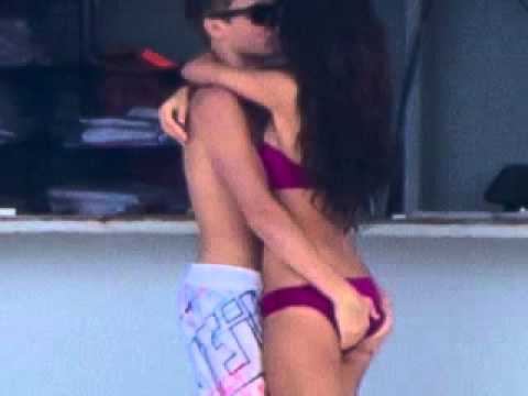 watch'Justin Bieber goes NAKED NUDE with Selena Gomez in Hawai Vacation