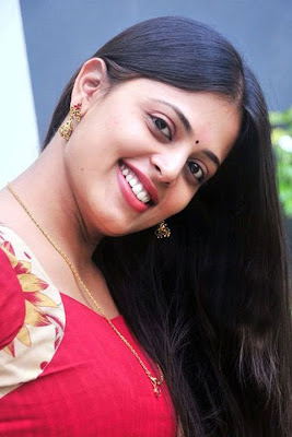 hot mallu star sindhu menon cute looking stills