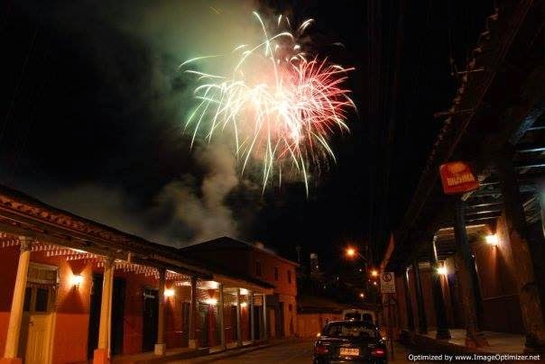 FUEGOS DE ARTIFICIO Y FIESTA DE AÑO NUEVO 2015 EN CUREPTO ¿ÉSTA ES LA COMUNA QUE QUEREMOS?