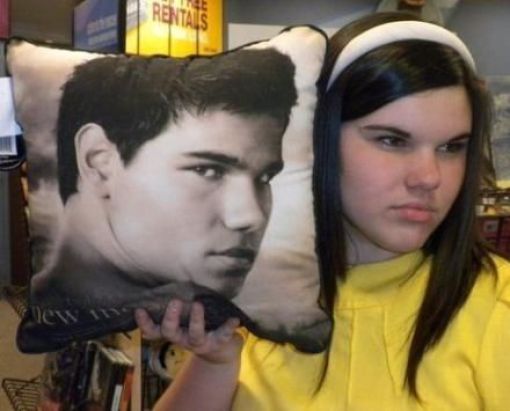 Nick Jonas And Taylor Lautner Female Lookalikes