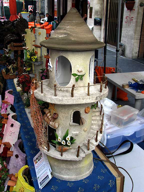 Model lighthouse, Sunday market, Livorno