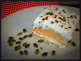 Mousse à la citrouille et au fromage sur une croûte Graham