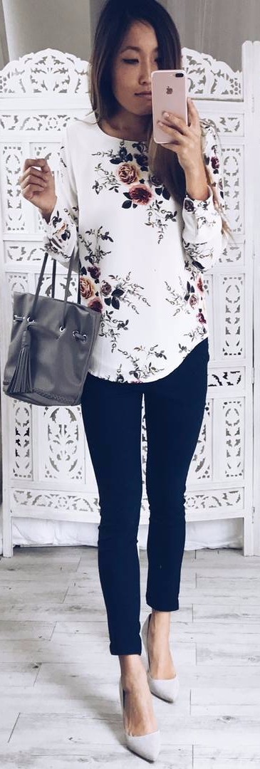 floral print top + black pants 