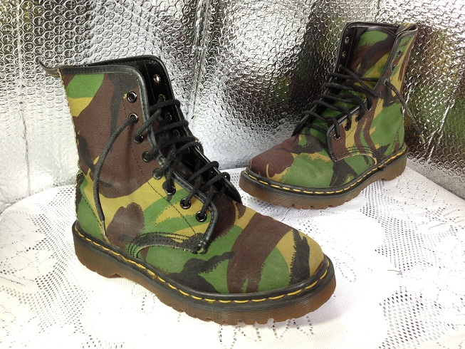 Walk people walk!: Dr Martens Camouflage Boots 8 holes UK 