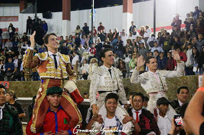 Roca Rey Galdos Galvan a hombros plaza de toros de Cajabamba