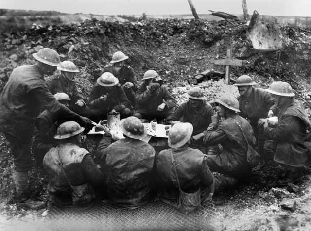 Soldados en el campo de batalla I Guerra Mundial