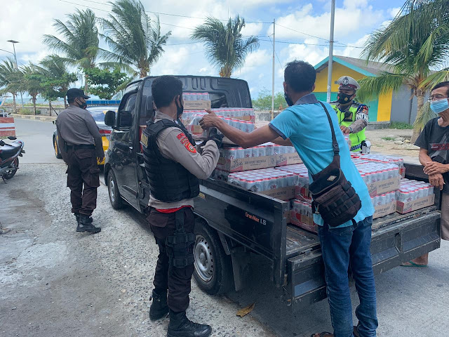 Jelang Tahun Baru, Personil Polres Kepulauan Selayar Amankan Ribuan Botol Miras