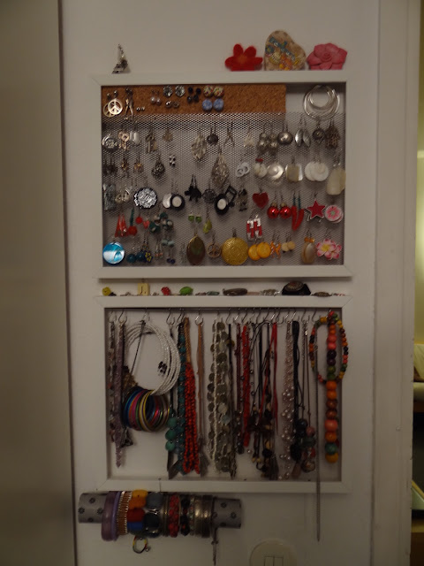 Ribba jewelry display frame