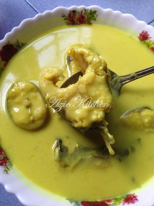 Gulai Lemak Cili Padi Tempoyak Ikan Baung - Azie Kitchen