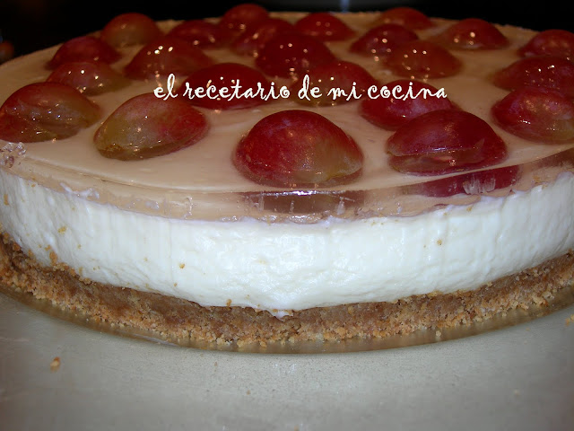 Tarta de queso y uvas al moscatel