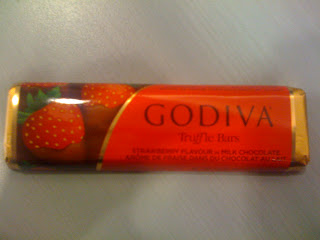 Godiva - Truffle Bars - Strawberry Flavour in Milk Chocolate