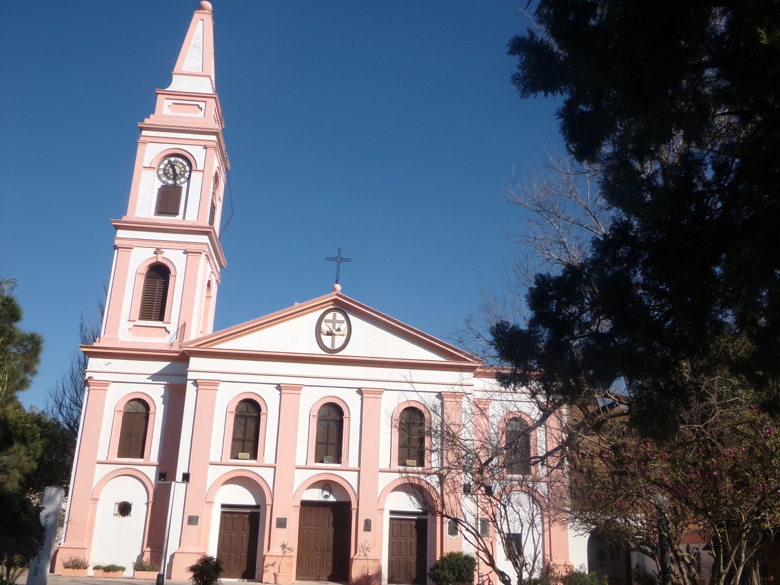historias con pueblos: IGLESIA DEL CONVENTO DE SAN CARLOS BORROMEO EN