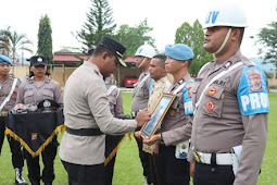 Fredrickus Maclarimboen Pimpin Upcara PTDH 2 Personilnya