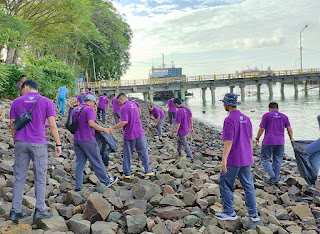 PLP Tanjung Uban Rayakan HUT KPLP dan Pangkalan PLP dengan Jalan Santai dan Bersihkan Pantai